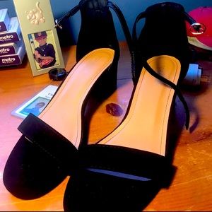 Low womens black heels